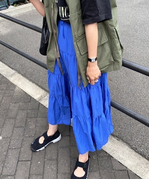 Doux archives（ドゥアルシーヴ）の「［ｗｅｂ限定］綿ローンティアードフレアスカート（スカート・レディース・オフホワイト/ブラック/グリーン/ブルー/オレンジ・FREE）」の4枚目の写真