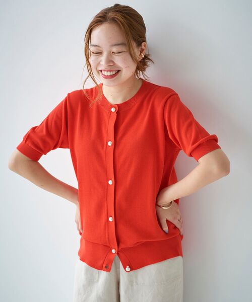 le.coeur blanc（ルクールブラン）の「パールボタンコットンクルーカーディガン（ニット/セーター・レディース・ブラック/レッド/ホワイト系その他/オフホワイト・38）」の5枚目の写真