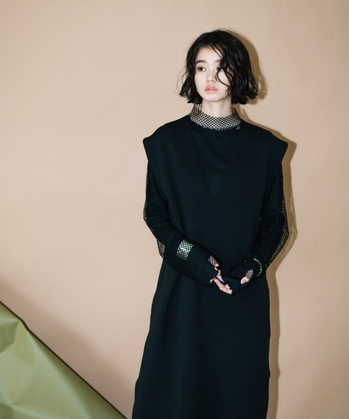 AIC.（エーアイシー）の「Vネックニットロングワンピース（ジャンパースカート・レディース・ブラック/アイボリー・FREE）」の2枚目の写真