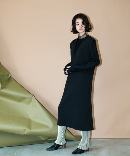 AIC.（エーアイシー）の「Vネックニットロングワンピース（ジャンパースカート・レディース・ブラック/アイボリー・FREE）」の16枚目の写真