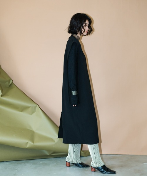 AIC.（エーアイシー）の「Vネックニットロングワンピース（ジャンパースカート・レディース・ブラック/アイボリー・FREE）」の6枚目の写真