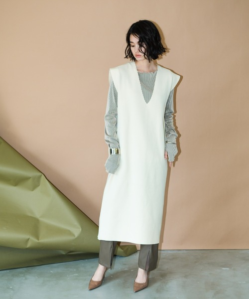 AIC.（エーアイシー）の「Vネックニットロングワンピース（ジャンパースカート・レディース・ブラック/アイボリー・FREE）」の3枚目の写真