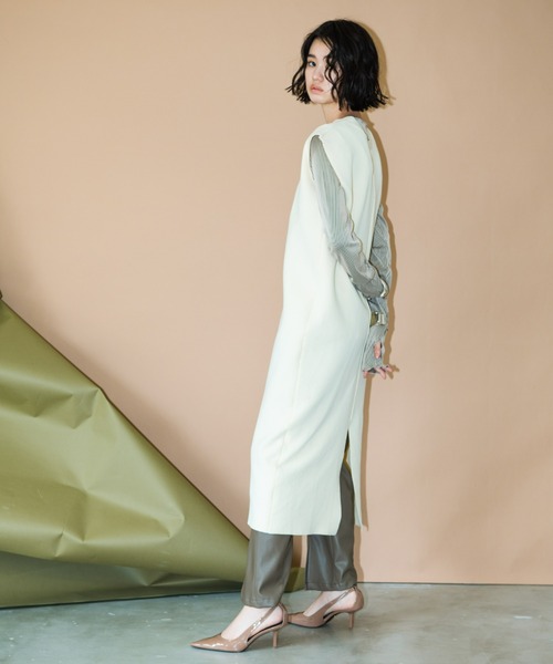 AIC.（エーアイシー）の「Vネックニットロングワンピース（ジャンパースカート・レディース・ブラック/アイボリー・FREE）」の19枚目の写真