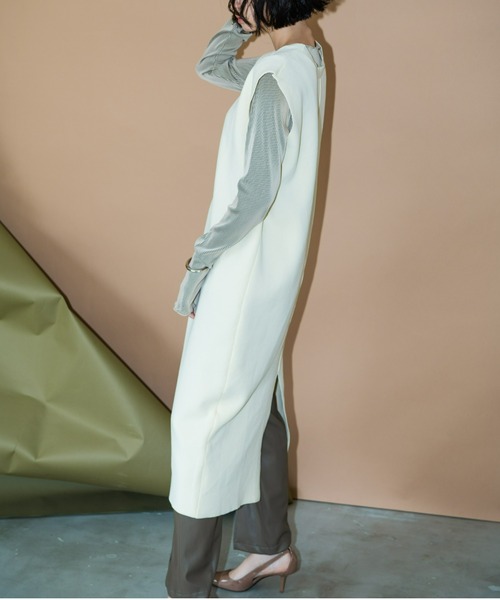 AIC.（エーアイシー）の「Vネックニットロングワンピース（ジャンパースカート・レディース・ブラック/アイボリー・FREE）」の4枚目の写真