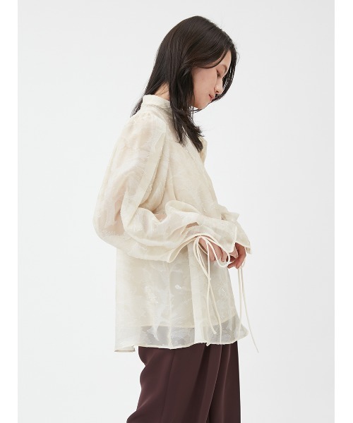 FRAY I.D（フレイアイディー）の「フロントスリットブラウス