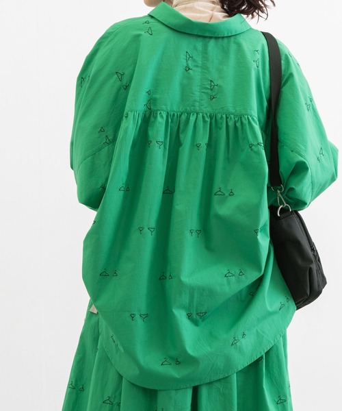 POU DOU DOU（プードゥドゥ）の「hanger刺繍ローン丸衿ドルマンシャツ（シャツ/ブラウス・レディース・ブラック/グリーン/グレー系その他・3）」の13枚目の写真