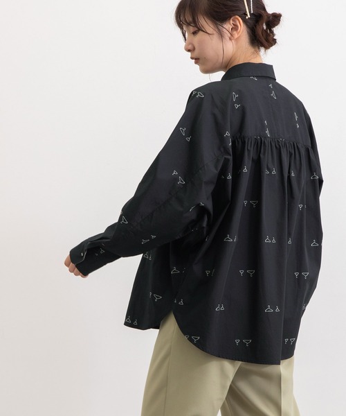 POU DOU DOU（プードゥドゥ）の「hanger刺繍ローン丸衿ドルマンシャツ（シャツ/ブラウス・レディース・ブラック/グリーン/グレー系その他・3）」の9枚目の写真