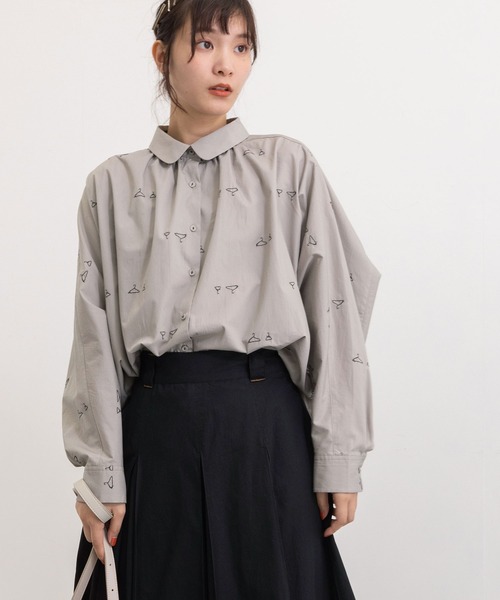 POU DOU DOU（プードゥドゥ）の「hanger刺繍ローン丸衿ドルマンシャツ（シャツ/ブラウス・レディース・ブラック/グリーン/グレー系その他・3）」の6枚目の写真