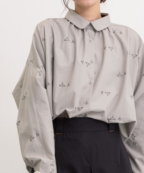 POU DOU DOU（プードゥドゥ）の「hanger刺繍ローン丸衿ドルマンシャツ（シャツ/ブラウス・レディース・ブラック/グリーン/グレー系その他・3）」の11枚目の写真