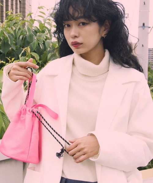 TASINAMI(タシナミ)の「TASINAMI 蛍光レザー 巾着バッグ (TA-2052)(ハンドバッグ・レディース・ピンク/イエロー/オレンジ/グリーン・FREE)」の7枚目の写真