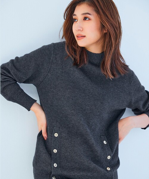 J.PRESS（ジェイプレス）の「【洗える】SEMI WORSTED ハイネック ニット（ニット/セーター・レディース・ネイビー系/ブルー系/ブラウン系/グレー系・T13/T15）」の2枚目の写真