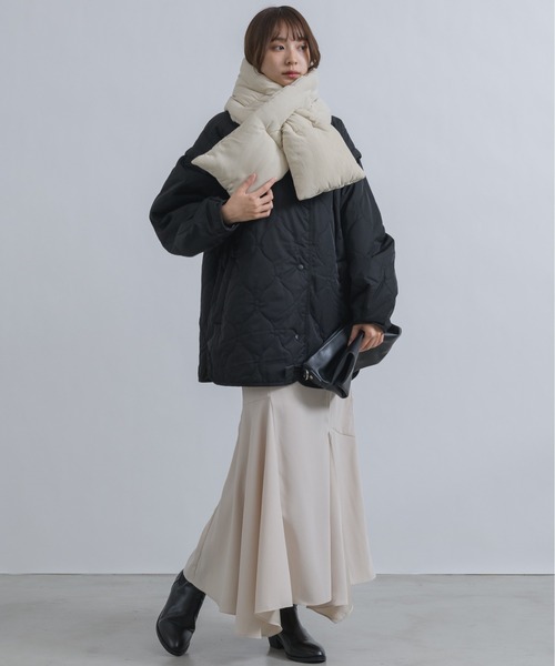 NEUNA（ヌナ）の「【型崩れしない！シワ/毛玉も付きません！】大判ボリュームキルティングロングマフラー（マフラー・レディース・ブラウン/ブラック/アイボリー・FREE）」の8枚目の写真