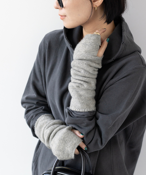 B.C STOCK（ベーセーストック）の「ニットロンググローブ（アームカバー・レディース・チャコールグレー/ベージュ/ネイビー・FREE）」の2枚目の写真