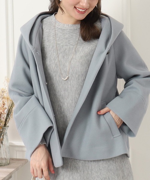 couture brooch(クチュールブローチ)の「◆【高見え!優秀コート】ふんわりなめらかフードライクショートコート(その他アウター・レディース・イエロー/ブラック/ライトベージュ/ライトブルー・36/38/40/42)」の4枚目の写真