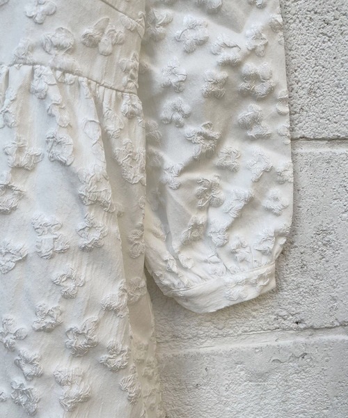 JUGLANS(ユグランス)の「☆ 立体的な花刺繍が特徴的。エンボス花ワンピース 221383(ワンピース・レディース・ブラック/ホワイト・FREE)」の13枚目の写真