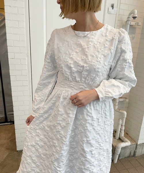 JUGLANS(ユグランス)の「☆ 立体的な花刺繍が特徴的。エンボス花ワンピース 221383(ワンピース・レディース・ブラック/ホワイト・FREE)」の20枚目の写真