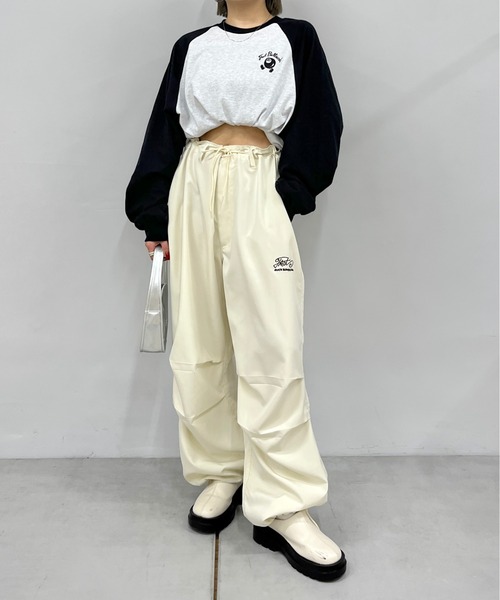 WHO'S WHO gallery（フーズフーギャラリー）の「COOPER FACTビリヤードラグランロンT（Tシャツ/カットソー・レディース・ネイビー×ホワイト/ブラック×グレー/ブラック×ホワイト/グリーン・FREE）」の16枚目の写真