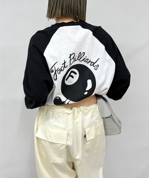 WHO'S WHO gallery（フーズフーギャラリー）の「COOPER FACTビリヤードラグランロンT（Tシャツ/カットソー・レディース・ネイビー×ホワイト/ブラック×グレー/ブラック×ホワイト/グリーン・FREE）」の14枚目の写真