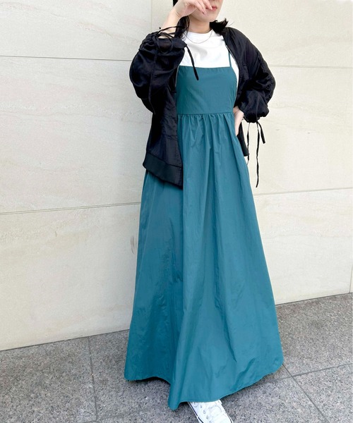 Meli rich（メリーリッチ）の「レースアップナイロンフレアキャミワンピース（ワンピース・レディース・ベージュ/ブラック/ブルー/グリーン/アイボリー・MEDIUM）」の4枚目の写真