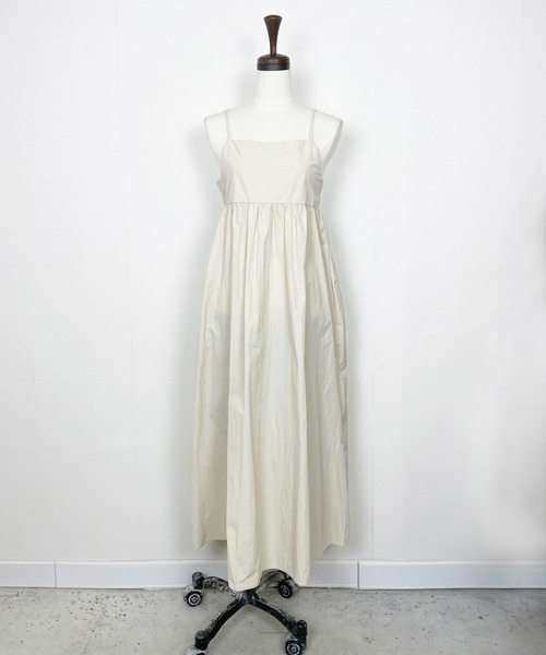 Meli rich（メリーリッチ）の「レースアップナイロンフレアキャミワンピース（ワンピース・レディース・ベージュ/ブラック/ブルー/グリーン/アイボリー・MEDIUM）」の10枚目の写真