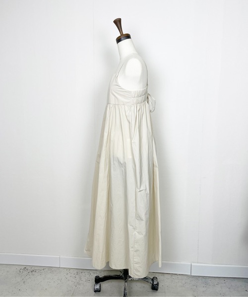 Meli rich（メリーリッチ）の「レースアップナイロンフレアキャミワンピース（ワンピース・レディース・ベージュ/ブラック/ブルー/グリーン/アイボリー・MEDIUM）」の11枚目の写真