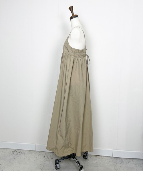 Meli rich（メリーリッチ）の「レースアップナイロンフレアキャミワンピース（ワンピース・レディース・ベージュ/ブラック/ブルー/グリーン/アイボリー・MEDIUM）」の14枚目の写真