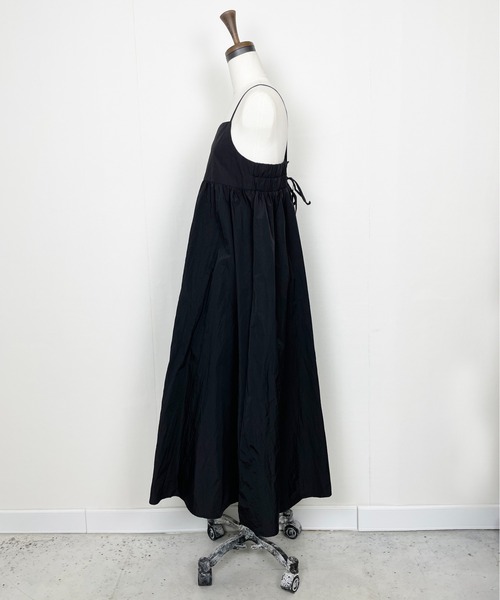 Meli rich（メリーリッチ）の「レースアップナイロンフレアキャミワンピース（ワンピース・レディース・ベージュ/ブラック/ブルー/グリーン/アイボリー・MEDIUM）」の7枚目の写真