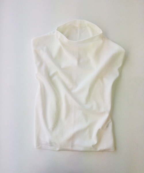 Chico（チコ）の「ボトルネックフレンチT（Tシャツ/カットソー・レディース・クリーム/ホワイト/グレー/ネイビー・FREE）」の2枚目の写真