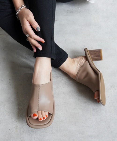 Fabby fabby（ファビィーファビィー）の「ワイドストレッチラウンドヒールサンダル（サンダル・レディース・オフホワイト/ベージュ/ブラック・LARGE/SMALL/MEDIUM）」の3枚目の写真