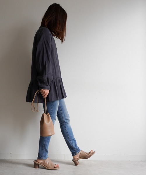 Fabby fabby（ファビィーファビィー）の「ワイドストレッチラウンドヒールサンダル（サンダル・レディース・オフホワイト/ベージュ/ブラック・LARGE/SMALL/MEDIUM）」の6枚目の写真