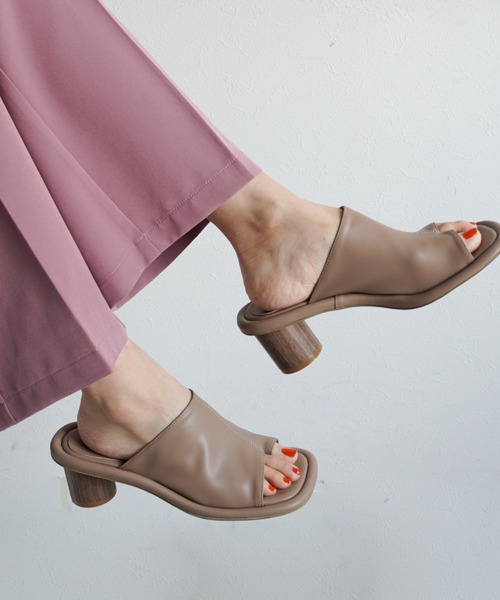 Fabby fabby（ファビィーファビィー）の「ワイドストレッチラウンドヒールサンダル（サンダル・レディース・オフホワイト/ベージュ/ブラック・LARGE/SMALL/MEDIUM）」の10枚目の写真