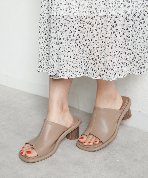 Fabby fabby（ファビィーファビィー）の「ワイドストレッチラウンドヒールサンダル（サンダル・レディース・オフホワイト/ベージュ/ブラック・LARGE/SMALL/MEDIUM）」の11枚目の写真