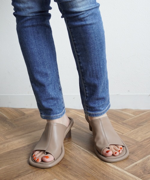 Fabby fabby（ファビィーファビィー）の「ワイドストレッチラウンドヒールサンダル（サンダル・レディース・オフホワイト/ベージュ/ブラック・LARGE/SMALL/MEDIUM）」の12枚目の写真