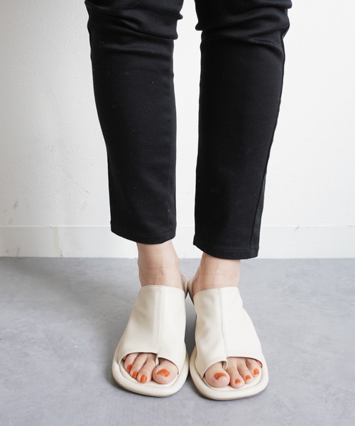 Fabby fabby（ファビィーファビィー）の「ワイドストレッチラウンドヒールサンダル（サンダル・レディース・オフホワイト/ベージュ/ブラック・LARGE/SMALL/MEDIUM）」の17枚目の写真