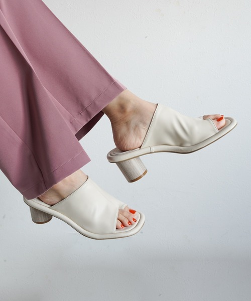 Fabby fabby（ファビィーファビィー）の「ワイドストレッチラウンドヒールサンダル（サンダル・レディース・オフホワイト/ベージュ/ブラック・LARGE/SMALL/MEDIUM）」の19枚目の写真