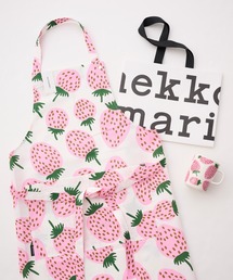 marimekko（マリメッコ）の「【母の日ギフト】Mansikkaエプロン＆マグカップセット（エプロン・レディース）」