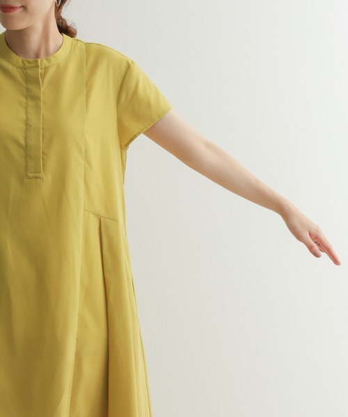 URBAN RESEARCH DOORS(アーバンリサーチドアーズ)の「『UR TECH Smart Linen Touch』ウエストサイドタックワンピース(ワンピース・レディース・イエロー/ネイビー/チャコールグレー・MEDIUM)」の9枚目の写真
