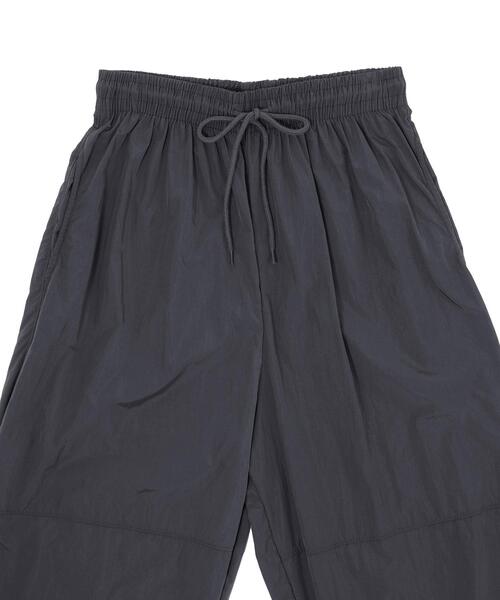 Figments（フィグメンツ）の「ナイロントラックパンツ（その他パンツ・レディース・スミクロ/ピンク/グレー・MEDIUM/LARGE）」の17枚目の写真