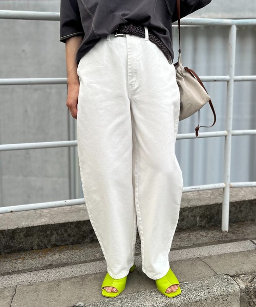 mi via loca（ミヴィアロカ）の「デニムバルーンパンツ（デニムパンツ・レディース・オフホワイト/ネイビー・FREE）」の2枚目の写真