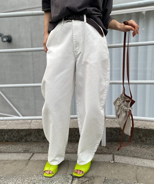 mi via loca（ミヴィアロカ）の「デニムバルーンパンツ（デニムパンツ・レディース・オフホワイト/ネイビー・FREE）」の18枚目の写真