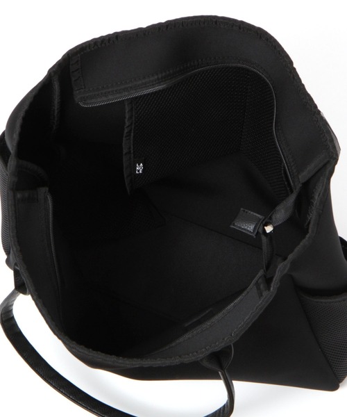 LAKOLE(ラコレ)の「ネオプレーン×フェイクレザーコンビトートバッグ2 / 965867(トートバッグ・メンズ・チャコール/ブラック・FREE)」の15枚目の写真