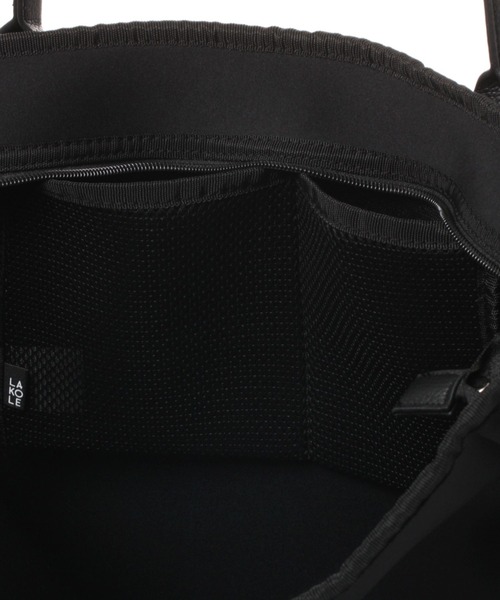 LAKOLE(ラコレ)の「ネオプレーン×フェイクレザーコンビトートバッグ2 / 965867(トートバッグ・メンズ・チャコール/ブラック・FREE)」の16枚目の写真