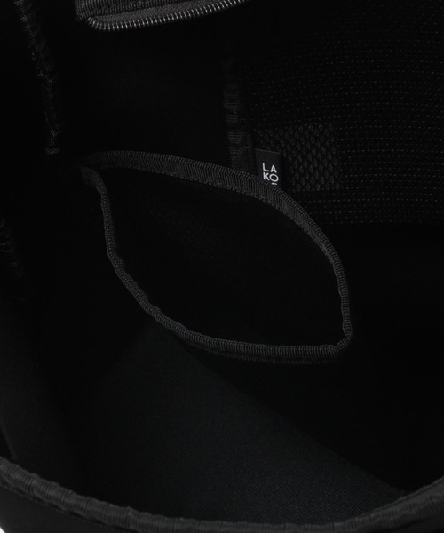 LAKOLE(ラコレ)の「ネオプレーン×フェイクレザーコンビトートバッグ2 / 965867(トートバッグ・メンズ・チャコール/ブラック・FREE)」の3枚目の写真