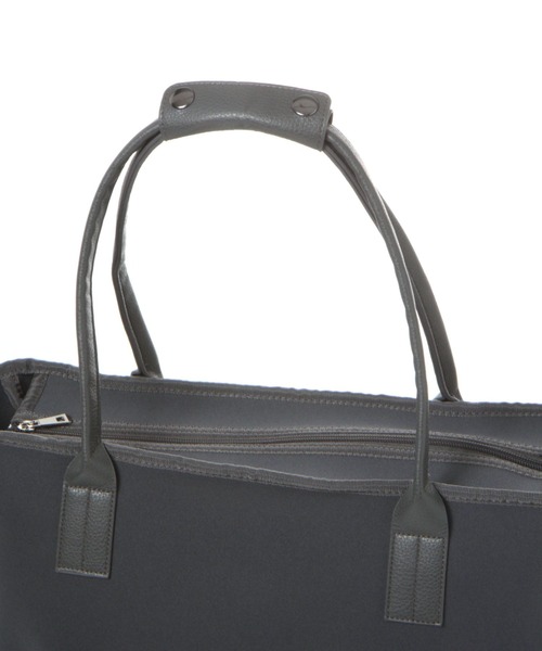LAKOLE(ラコレ)の「ネオプレーン×フェイクレザーコンビトートバッグ2 / 965867(トートバッグ・メンズ・チャコール/ブラック・FREE)」の5枚目の写真