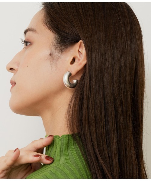 ANAP（アナップ）の「マットフープピアス（ピアス（両耳用）・レディース・シルバー/ゴールド・FREE）」の3枚目の写真