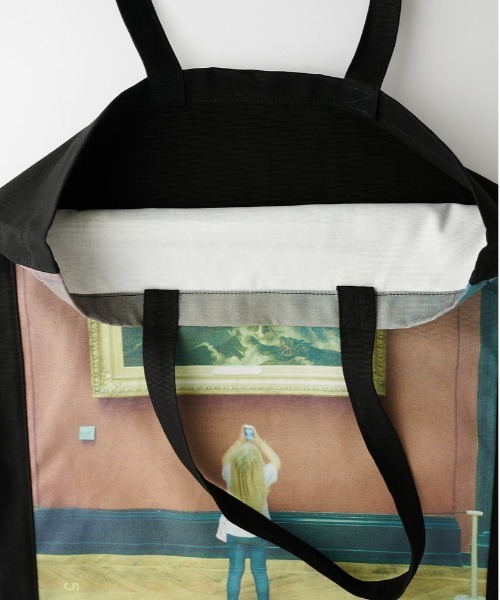 soe（ソーイ）の「MUSEUM SERIES Printed Large Tote Photography by Kento Mori（トートバッグ・メンズ・ブラック・FREE/5）」の5枚目の写真