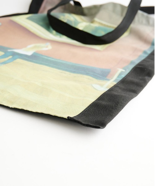 soe（ソーイ）の「MUSEUM SERIES Printed Large Tote Photography by Kento Mori（トートバッグ・メンズ・ブラック・FREE/5）」の6枚目の写真