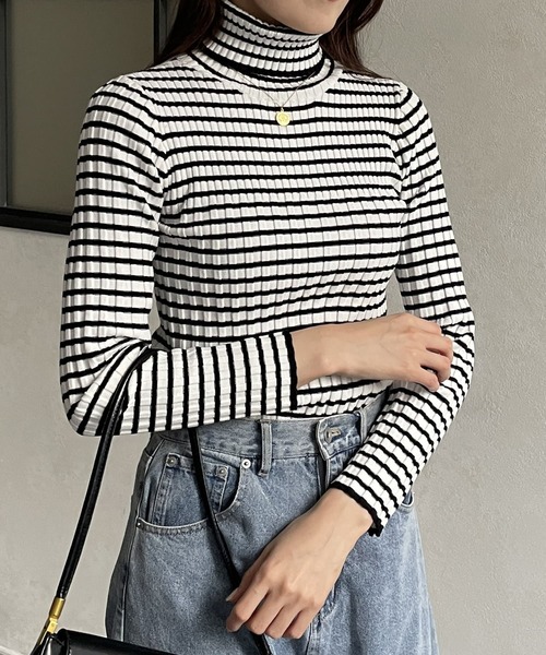 Thevon（ゼボン）の「裏リブタートルニットプルオーバー（ニット/セーター・レディース・オレンジ/ブルー/アイボリー/モカ/ブラック/オフホワイト・FREE）」の2枚目の写真