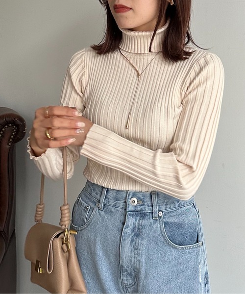 Thevon（ゼボン）の「裏リブタートルニットプルオーバー（ニット/セーター・レディース・オレンジ/ブルー/アイボリー/モカ/ブラック/オフホワイト・FREE）」の3枚目の写真