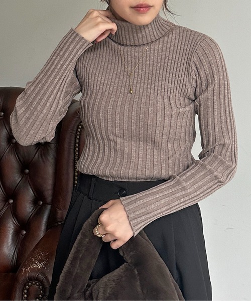 Thevon（ゼボン）の「裏リブタートルニットプルオーバー（ニット/セーター・レディース・オレンジ/ブルー/アイボリー/モカ/ブラック/オフホワイト・FREE）」の9枚目の写真